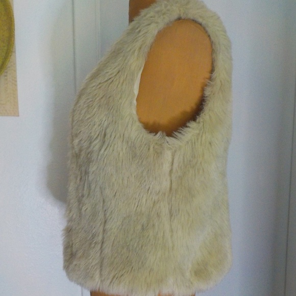 hazel Faux Soft Fur Vest - Picture 6 of 10